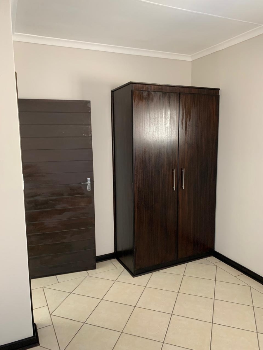 2 Bedroom Property for Sale in Langenhovenpark Free State